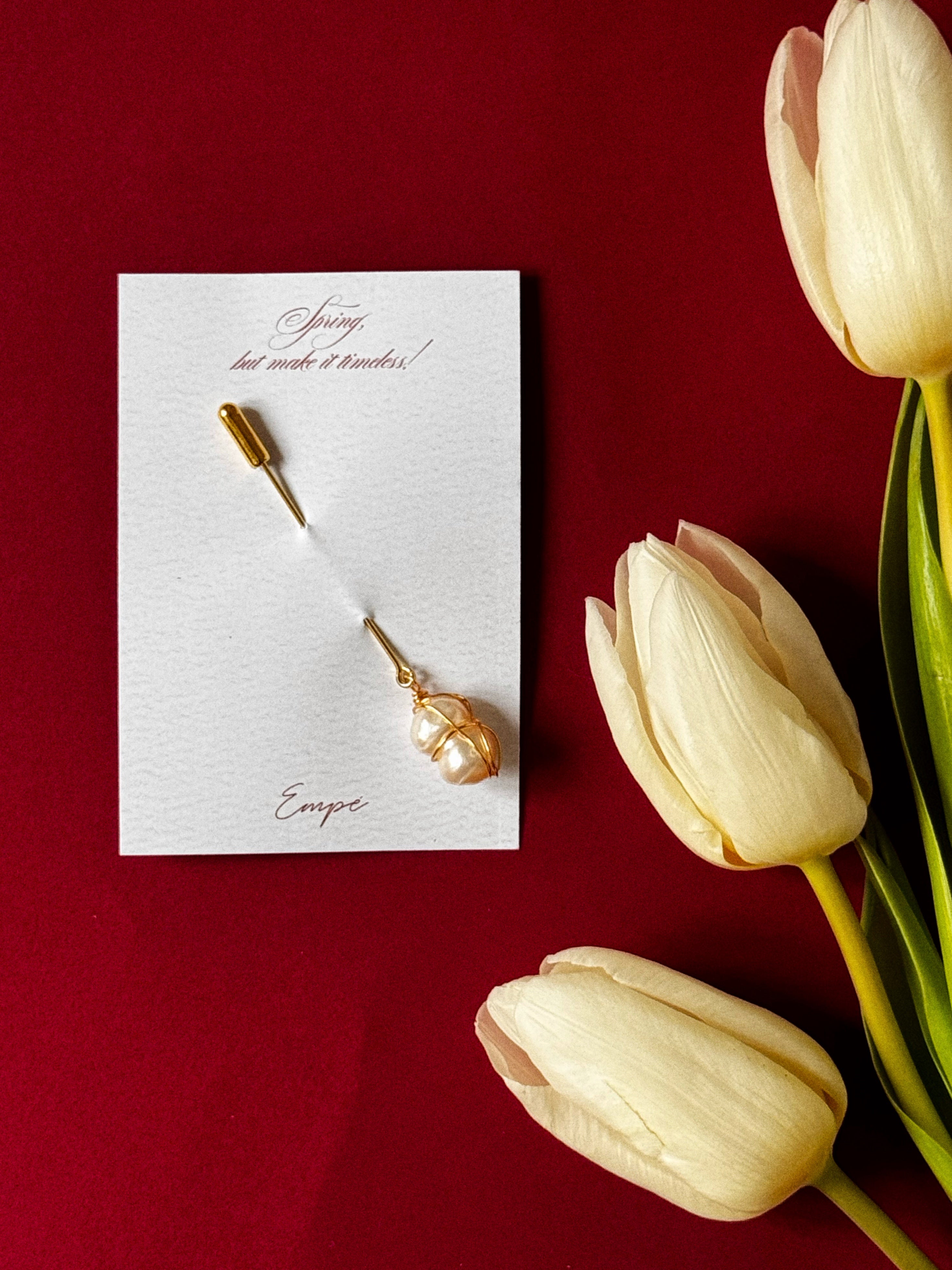 martisor, brosa, ac, auriu, realizat manual, handmade, pin, perla de cultura, artizanat, accesoriu, timeless