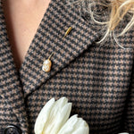 martisor, brosa, ac, auriu, realizat manual, handmade, pin, perla de cultura, artizanat, accesoriu, timeless