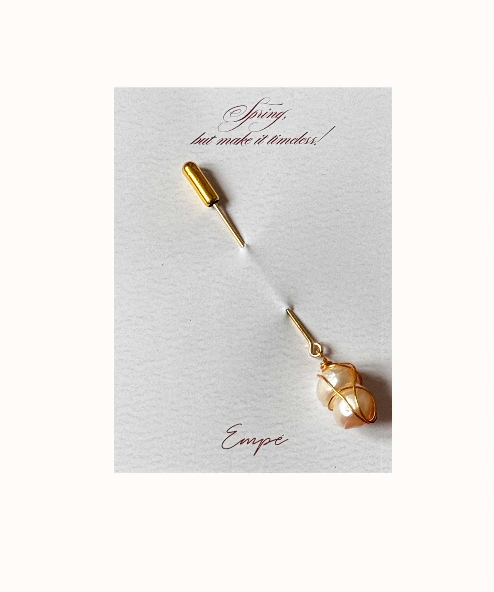 martisor, brosa, ac, auriu, realizat manual, handmade, pin, perla de cultura, artizanat, accesoriu, timeless