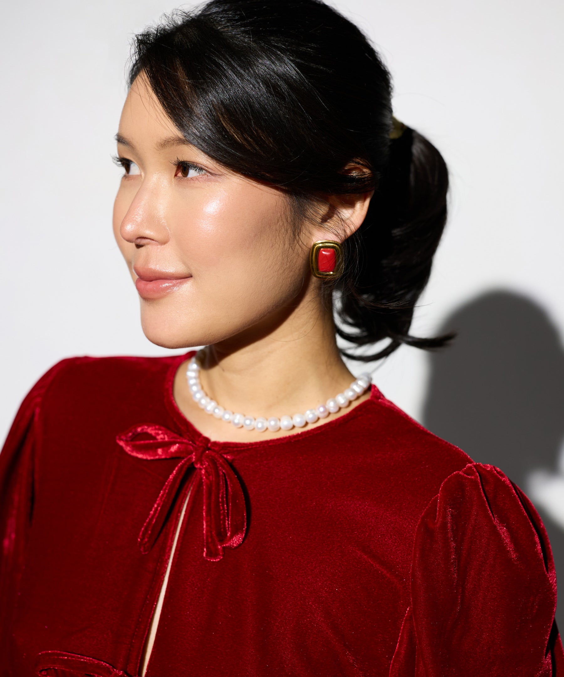 cercei inox, auriu, perle de cultura, cercei statement, cadou, bijuterii, realizat manual, cercei hipoalergenici, agata alba, vintage, pietre semipretioase