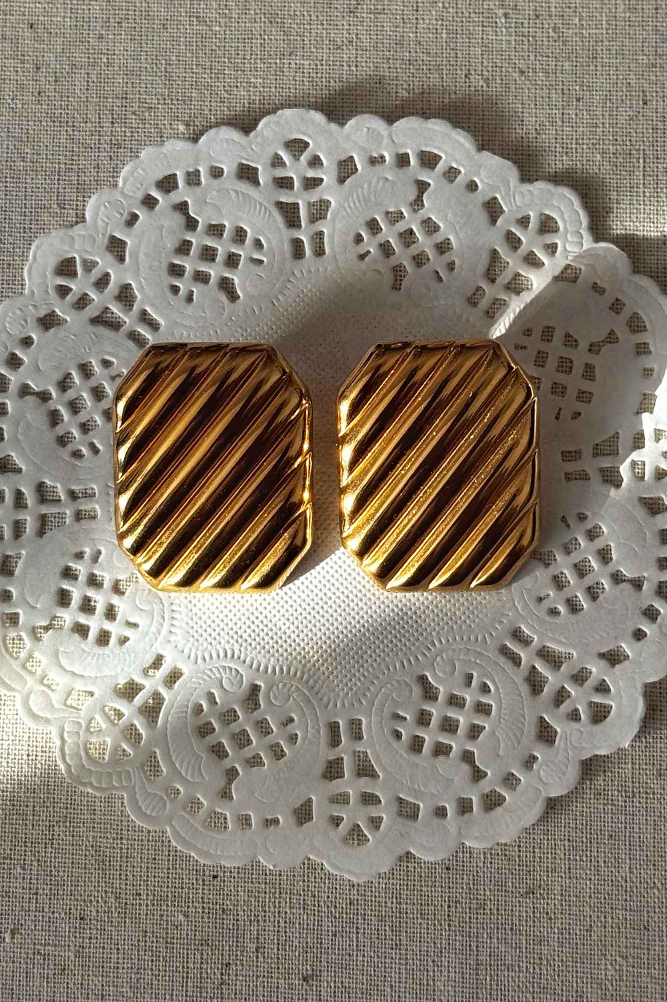 cercei inox, auriu, perle de cultura, cercei statement, cadou, bijuterii, realizat manual, cercei hipoalergenici, waterproof, hipoalergenici