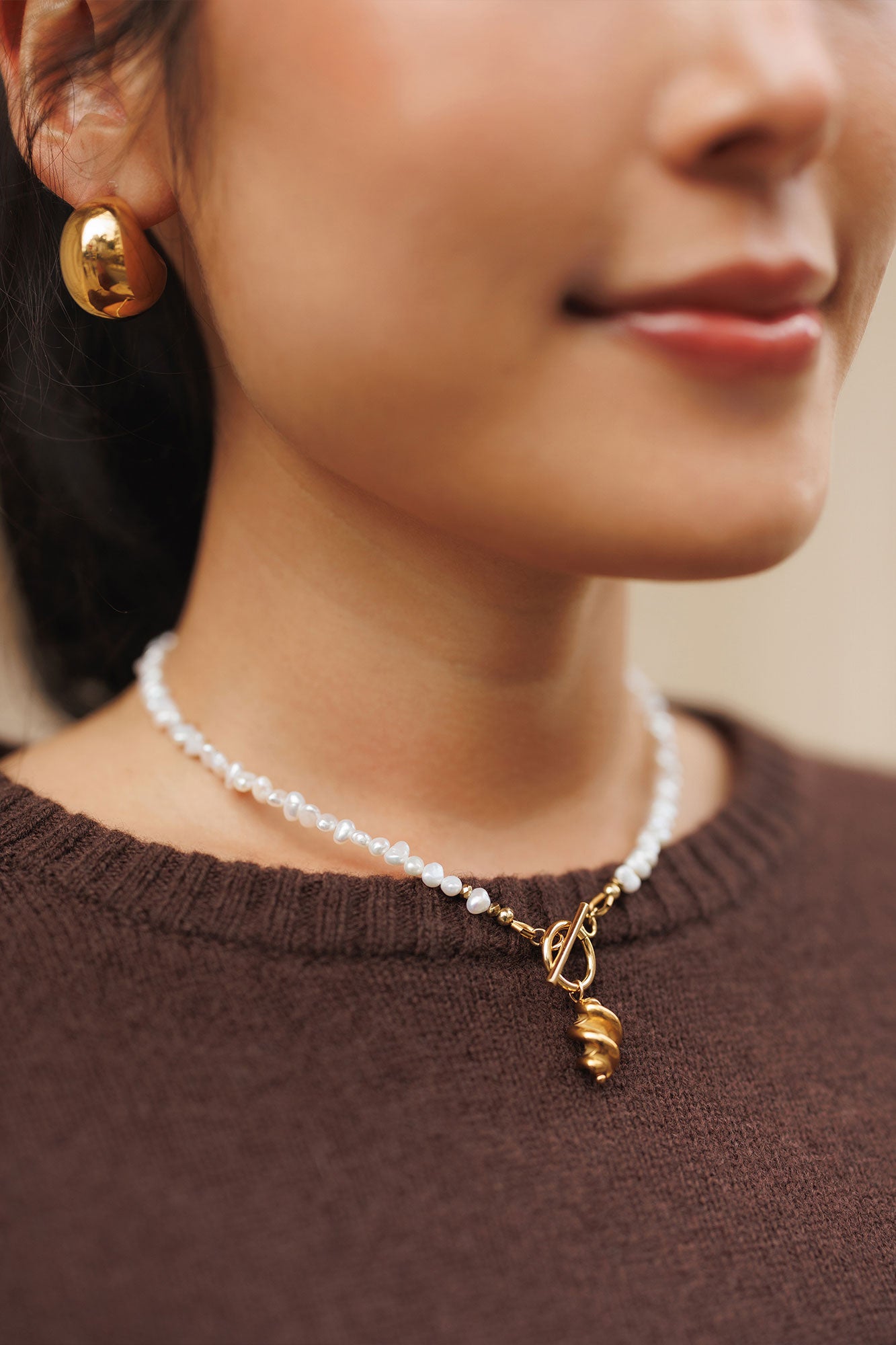 Colier, inox, aur, hipoalergenic, cadou, handmade, realizat manual, bijuterii, perle de cultura, pandantiv, perla baroc, auriu, pietre semipretioase, hematite, , accesorii, handcrafted, statement, lant, lantisor, cadou